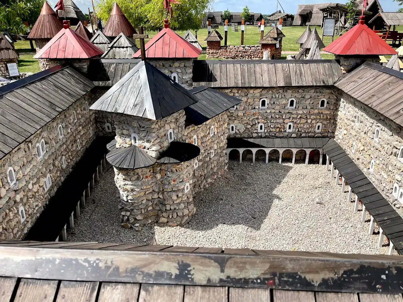 dinnyés várpark